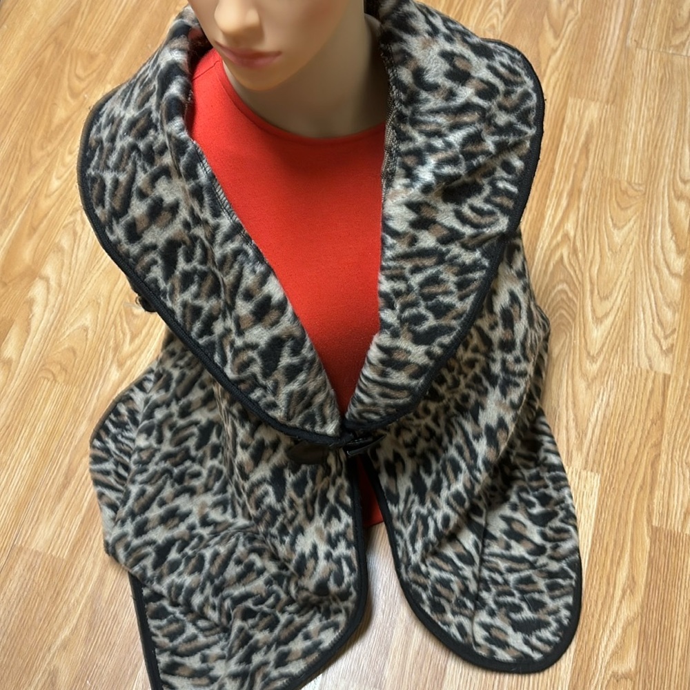 COCO + Carmen Size L/XL 100% Polyester Long Leopard Vest